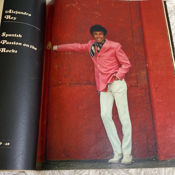 ETHEL KENNEDY PHOTOPLAY MAGAZINE SEPTEMBER 1969  Elvis & Priscilla - Picture 9 of 9